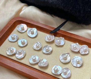 Boucles d'oreilles à tige en perles rares « jaune d'œuf » | Pétales alvéolés · Forme unique · Argent S925