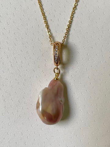 Pink & Purple Baroque Pearl Pendant | 13–14×15–16×23–24mm · Subtle Iridescence · Gold-Plated Setting · Zircon Universal Bail (Chain Included)