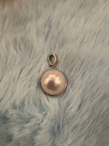 Mabe Pearl Pendant | 15mm Saltwater Pearl · Silky Luster · Silver Bezel & Universal Clasp