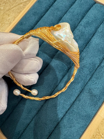 Baroque Pearl Statement Pendant | 20–45mm · Iridescent White · Brushed Metal Setting with Accent Pearls
