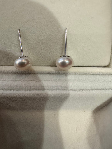 Freshwater Pearl Stud Earrings | 7–8mm · Flat Mantou Shape · Strong Luster · S925 Sterling Silver
