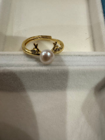 Freshwater Pearl Ring | 7mm Flat Pearl · White-Pink Tone · Antler Design · Adjustable Stainless Steel Band
