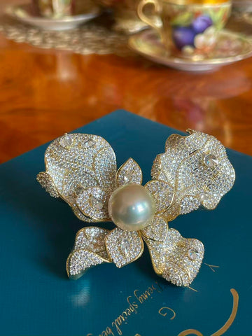 South Sea Golden Pearl Butterfly Brooch | 14mm · Smooth & Silky Surface · Brilliant Luster · Zircon & Alloy Setting