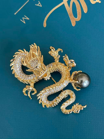 Tahitian Pearl Dragon Brooch | 9mm · Near-Round · Smooth Surface · Peacock Green Overtone · Zircon & Alloy Setting