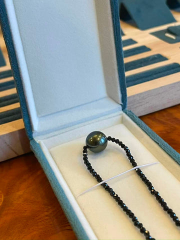 Tahitian Pearl Necklace | 10–11mm · Near-Round · Bright Luster · Spinel Bead Chain · Adjustable 45cm