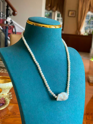 Baroque Pearl Necklace | 13.6×24mm Centerpiece · 4–5mm Near-Round Accent Pearls · 41cm Length · Gold-Plated Clasp