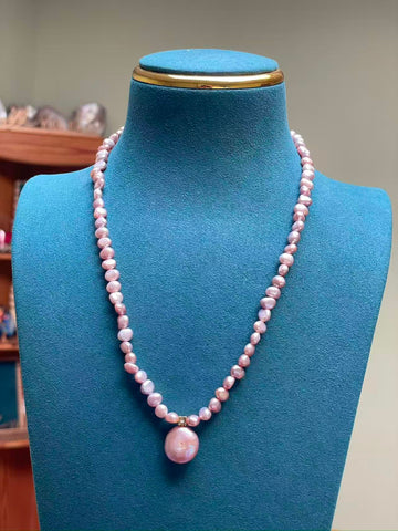 Freshwater Purple Pearl Baroque Pendant Necklace | 4×6mm Accent Pearls · 6×14mm Baroque Button Pendant · Strong Luster · Anti-Tarnish Alloy · 45–46cm Length