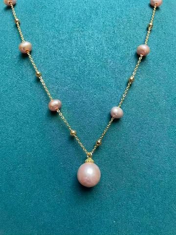 Freshwater Lavender-Pink Pearl Pendant Necklace | 11 Pearls · 6×7mm Oval & 10–11mm Near-Round Pendant Pearl · High Luster · Anti-Tarnish Alloy · 43cm Length