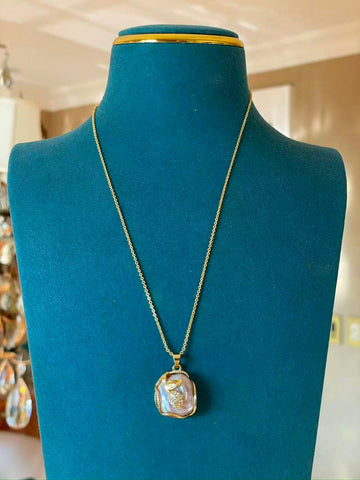 Freshwater Lavender Baroque Pearl Pendant Necklace | 8×14×16mm Pendant · Strong Luster · Smooth Surface with Natural Growth Lines · Leaf Design · Anti-Tarnish Alloy · 48cm Length