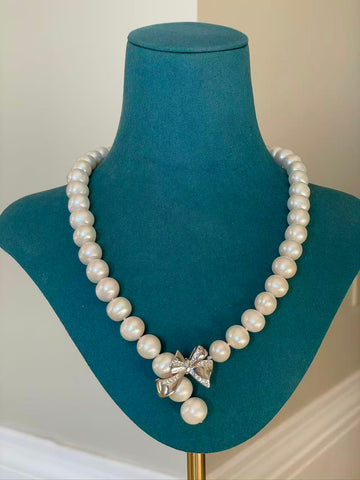 Freshwater Pearl Necklace | 8–10mm · Oval Shape · Bright Luster · Bow Clasp · Adjustable