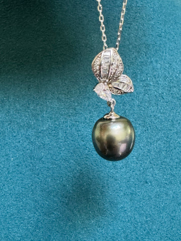Tahitian Pearl Pendant | 9–11mm · Black with Peacock Green Overtone · Leaf Design · Zircon & S925 Sterling Silver (Pendant Only)
