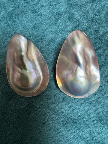 Mabe Pearl Stud Earrings | 23–35mm · Silver-Gray · Iridescent Silk Finish · Statement Design