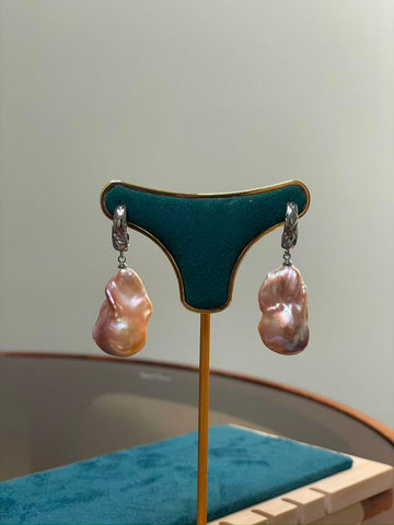 Champagne-Lavender Baroque Pearl Drop Earrings | 13×25mm · Iridescent Glow · Silver-Tone Setting