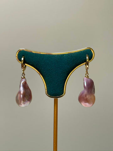 Purple Baroque Pearl Drop Earrings | 12–13×18–19×21–22mm · Iridescent Glow · Gold-Plated Setting · Modern Hoop Back