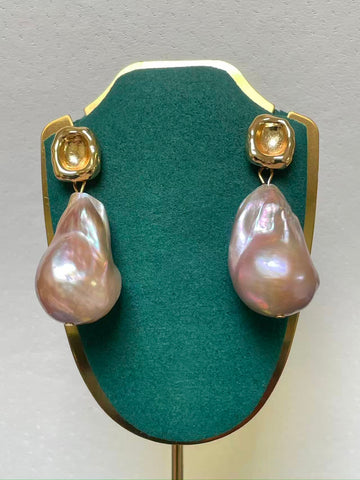 Lavender Baroque Pearl Drop Earrings | 14×15×26mm · Iridescent Glow · Gold-Plated Setting · Modern Square Back