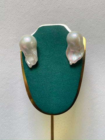 White Baroque Pearl Stud Earrings | 13×15–27mm · Thick Nacre · Strong Luster · Gold-Plated Setting