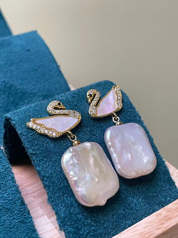 White Square Baroque Pearl Drop Earrings | 5×15–17mm · Strong Luster · Gold-Plated Setting · Zircon & Shell Inlay · Swan Design