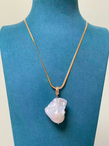 White Large Baroque Pearl Pendant | 15–18×18–30×30mm · Silky Surface · Strong Silver Glow · Gold-Plated Setting · Zircon Accent · Floral Universal Bail (Chain Included)