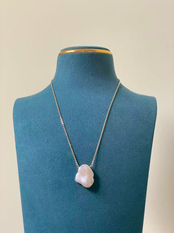 White Baroque Pearl Pendant Necklace | 5–19–23mm · Strong Luster · Gold-Plated Chain