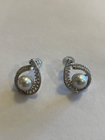 Teardrop Akoya Pearl Earrings | 6–7mm · Round · Strong Luster · S925 Sterling Silver