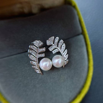 Silver Leaf-Inspired Pearl Stud Earrings | 6–7mm Natural Pearl · S925 Sterling Silver · Minimalist Elegance