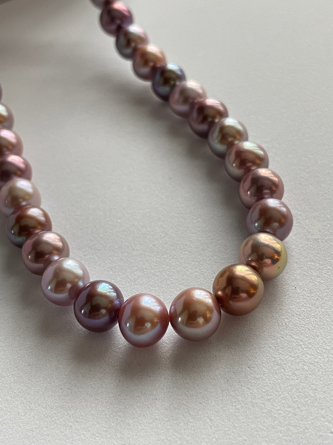 Freshwater Pearl Necklace | 8–9mm · Rare Iridescent Purple · Near-Perfect Round · Silver Ingot Clasp · 43cm Length