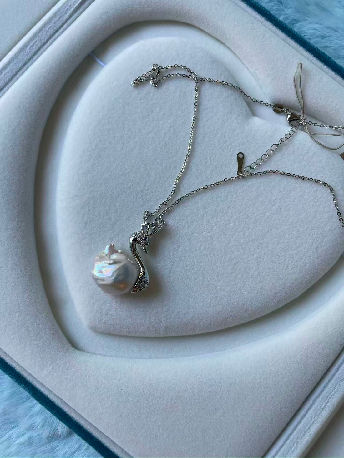 Pendentif et collier en perles baroques Swan Design | Composants non argentés