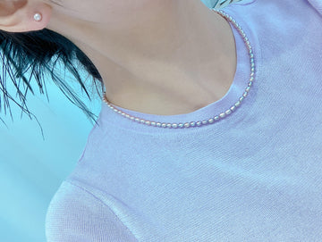 Ensemble de mini perles dégradées violettes | Collier de perles d'eau douce Aurora de 3 à 4 mm + clous d'oreilles en perles boutons · Argent S925