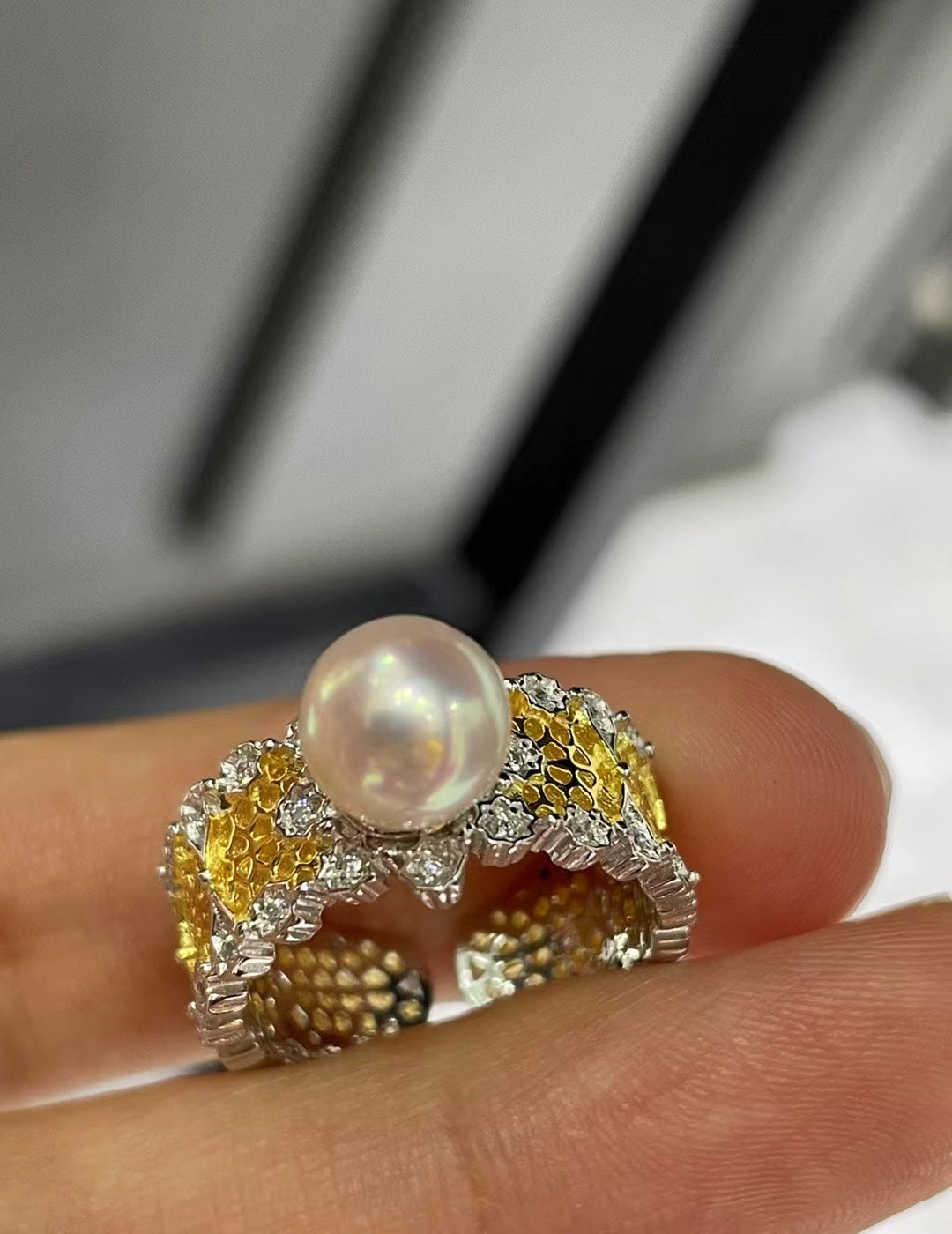Japanese Akoya Pearl Ring | 8–9mm · S925 Sterling Silver · Dual-Tone Design