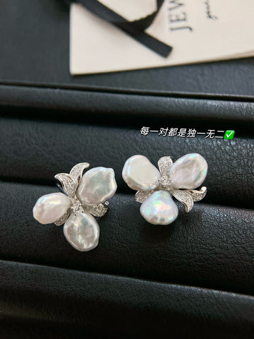 淡水珍珠花瓣耳环 | 极光光泽 · 无核 · 哑光质感 · S925 纯银