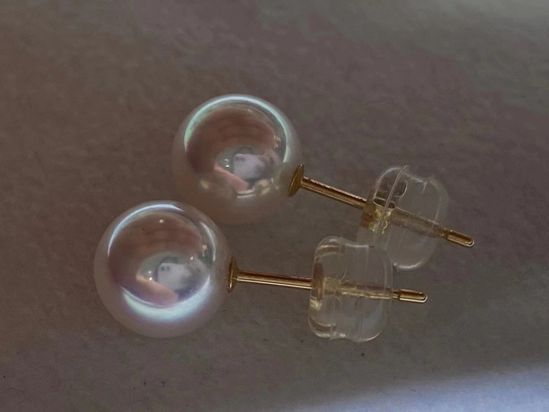 爱迪生级淡水珍珠耳环 | 7.5–8毫米 · 极光光泽 · 樱花粉色调 · 18K金柱