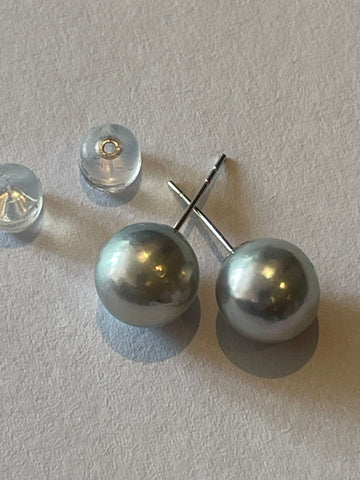 Boucles d'oreilles puces en perles d'eau salée Akoya | 8–8,5 mm, éclat intense · Petits défauts · Tiges argentées · Excellent rapport qualité-prix
