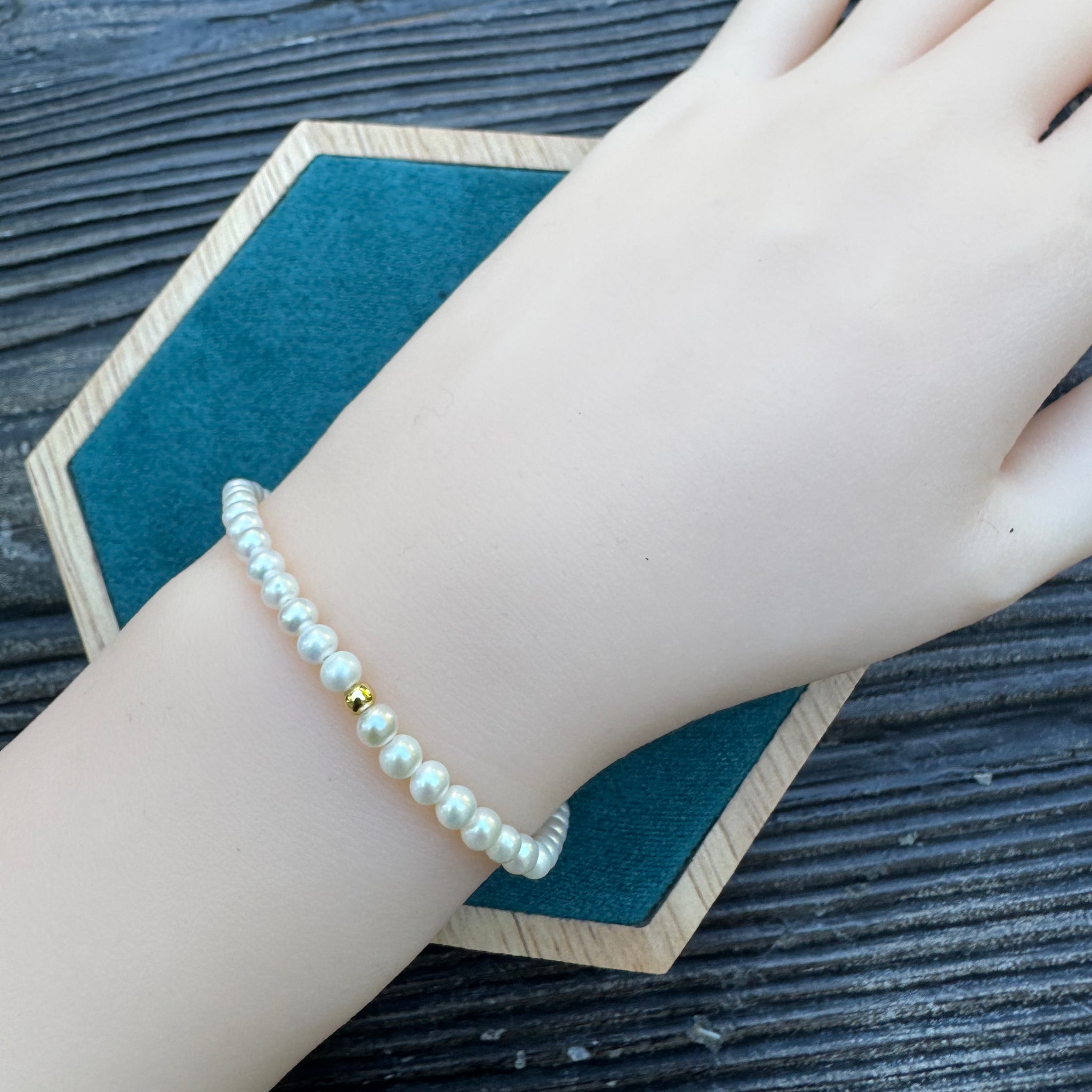 Freshwater Pearl Bracelet | 3.5mm · Round · White · Strong Luster · Elastic Cord with Metal Accents