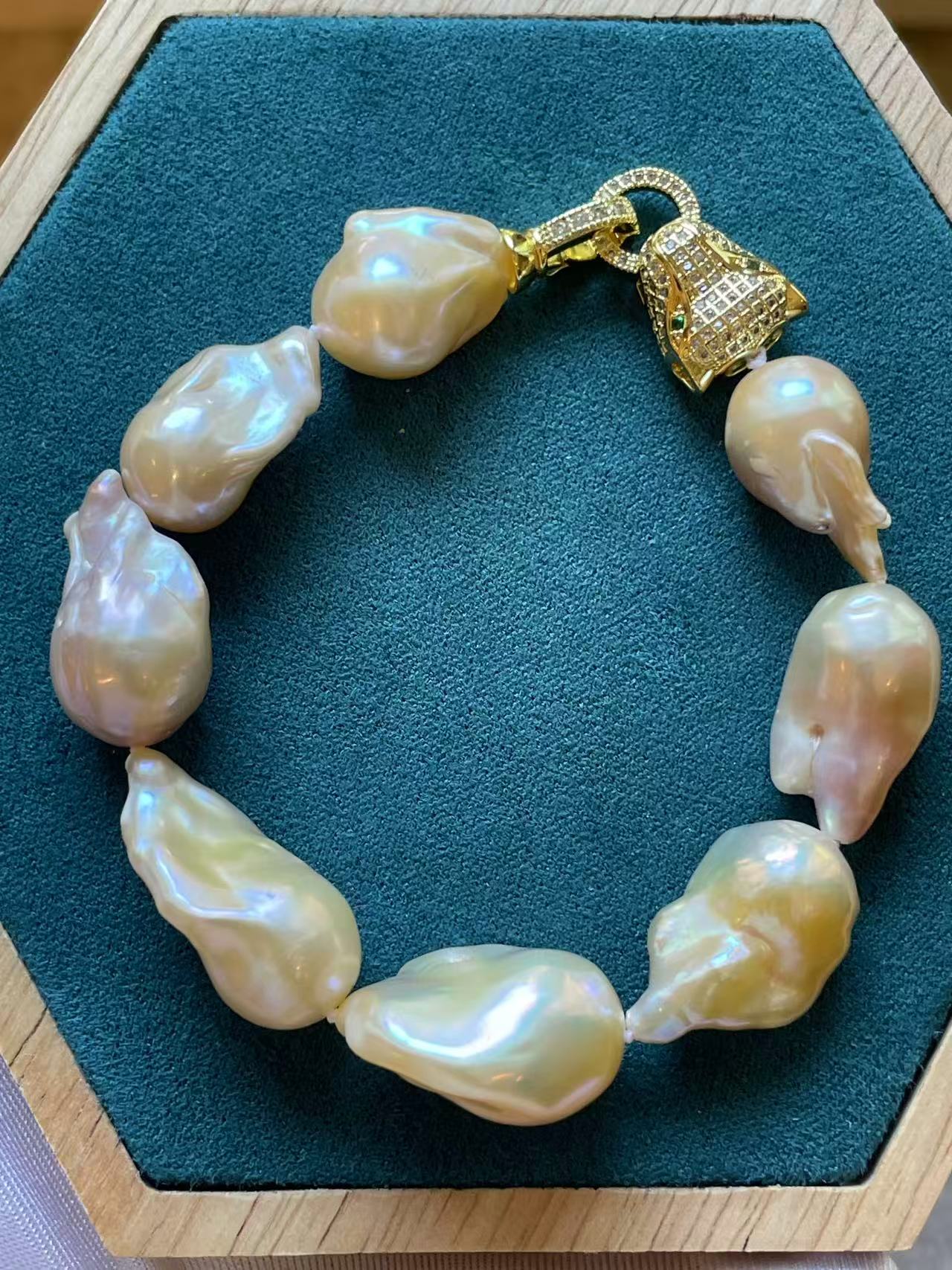 Baroque Freshwater Pearl Bracelet | 21–22cm · Champagne &amp; Light Pink Mix · Iridescent Glow · Leopard Head Clasp with Zircon