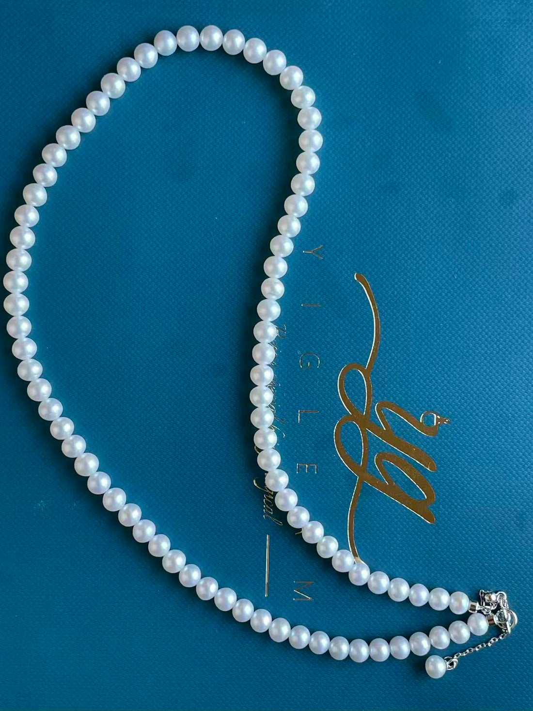 Freshwater Pearl Necklace with Accent Pearl Clasp | 5–6mm Near-Round Pearls · S925 Silver or Gold-Tone Clasp · Convertible Design