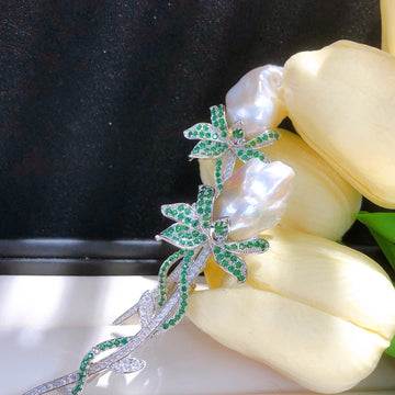 Baroque Pearl Rose Brooch — 13.6–20mm · Irregular Shape · Cool-Toned Glow · Alloy Setting