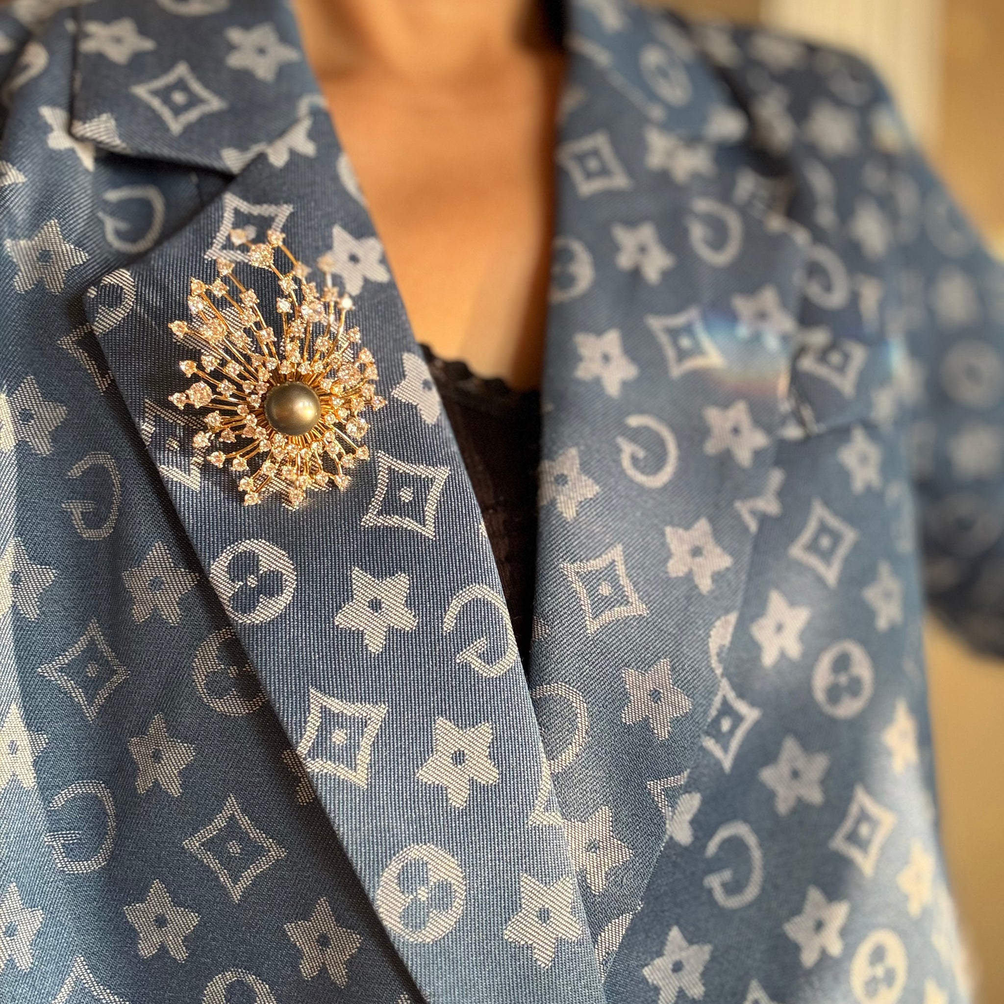 Tahitian Pearl Firework Brooch | 12–13mm · Smooth Surface · Irregular Shape · Zircon &amp; Alloy Setting