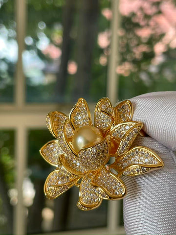 South Sea Golden Pearl Lotus Brooch | 9–10mm · Near‑Round · Silky Surface · Strong High Luster · Zircon & Alloy Setting