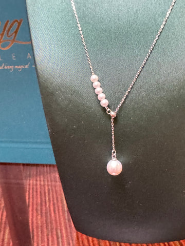 Freshwater Pearl Pendant Necklace | 3–4mm Accent Pearls · 7–8mm Center Pearl · Near-Round · Strong Luster · S925 Sterling Silver