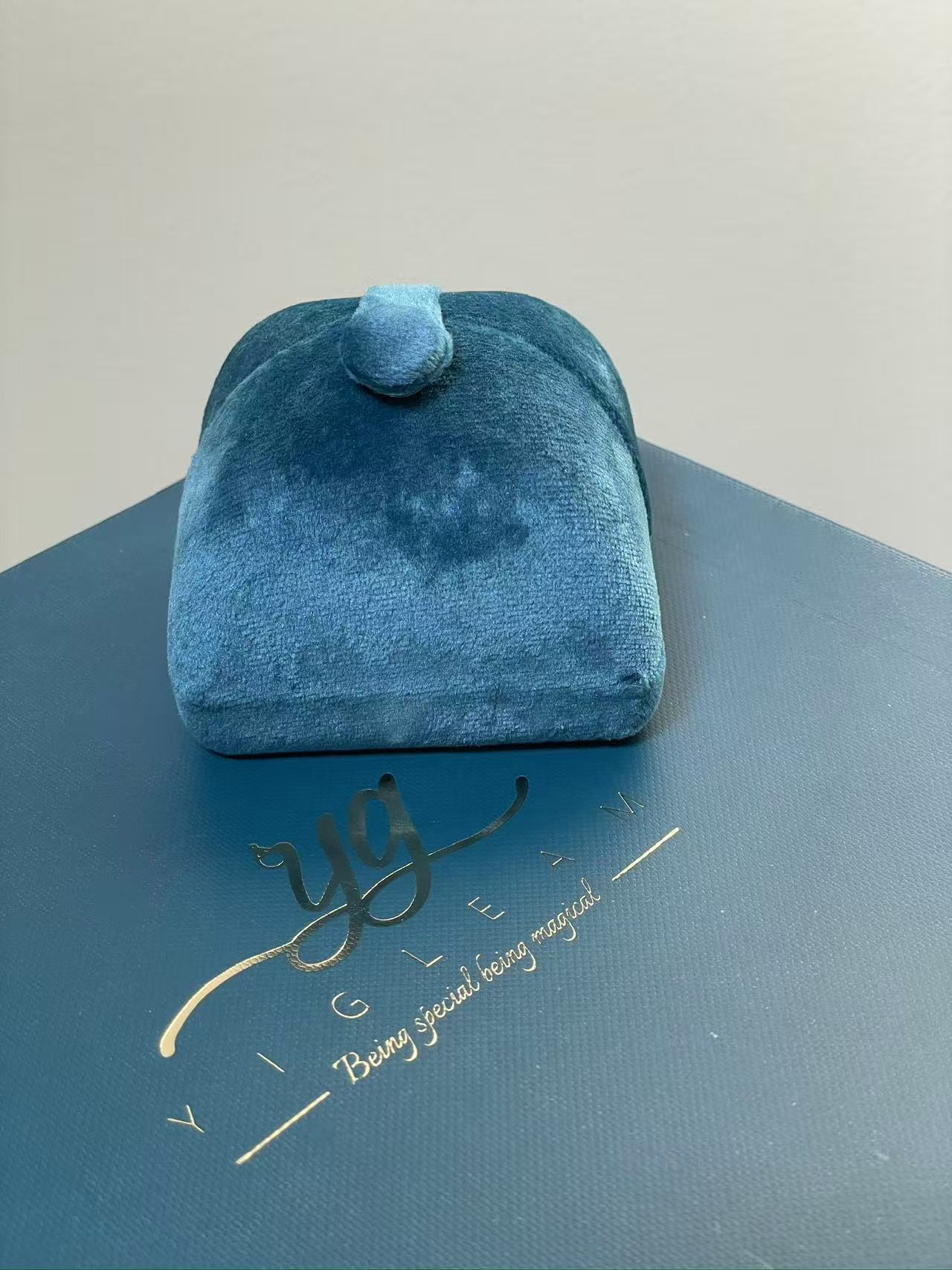 薰衣草巴洛克珍珠耳坠 | 12×15×20毫米 · 彩虹光泽 · 镀金镶嵌 · 现代方形后背