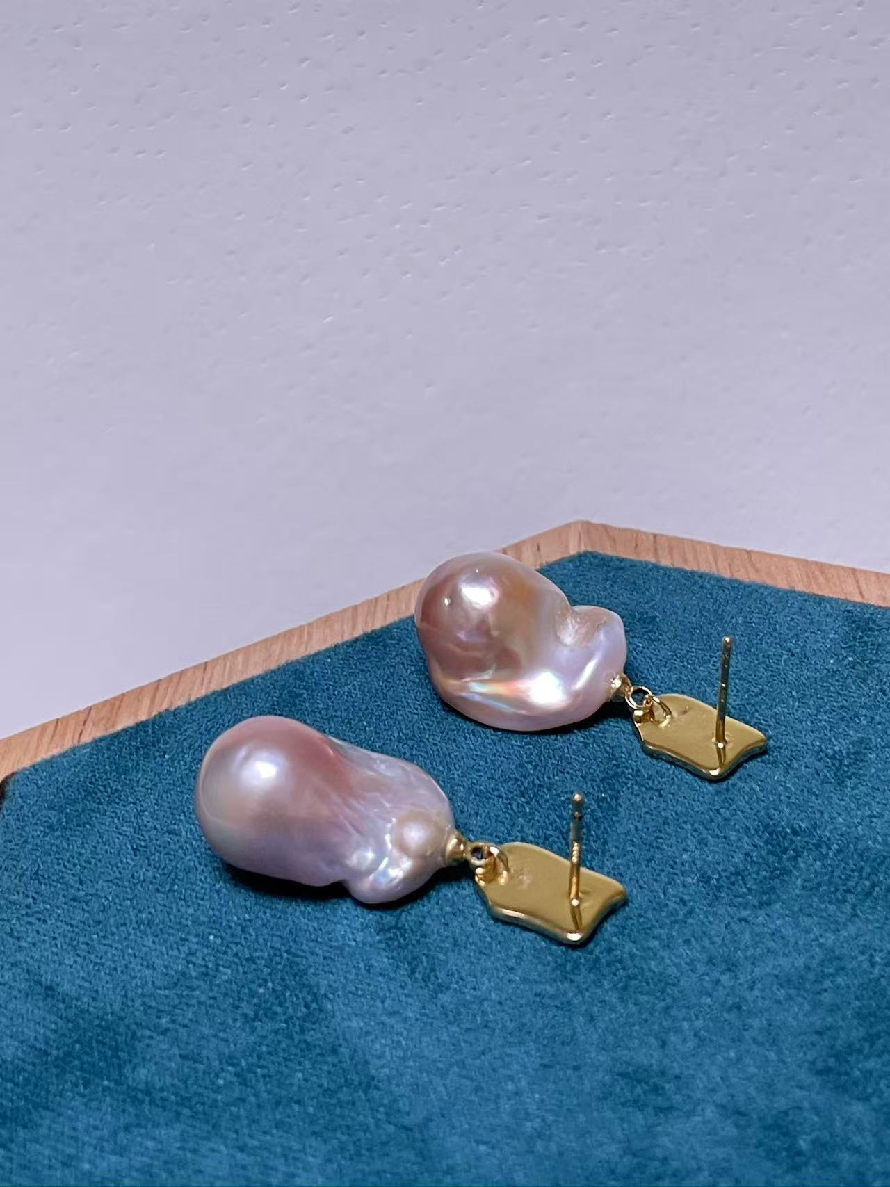 Lavender Baroque Pearl Drop Earrings | 12×15×20mm · Iridescent Glow · Gold-Plated Setting · Modern Square Back