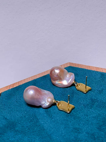 Lavender Baroque Pearl Drop Earrings | 12×15×20mm · Iridescent Glow · Gold-Plated Setting · Modern Square Back