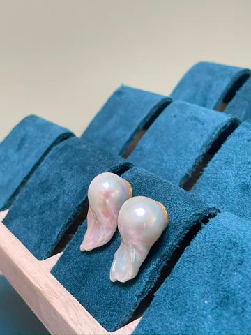 White Baroque Pearl Stud Earrings | 13×15–27mm · Thick Nacre · Strong Luster · Gold-Plated Setting
