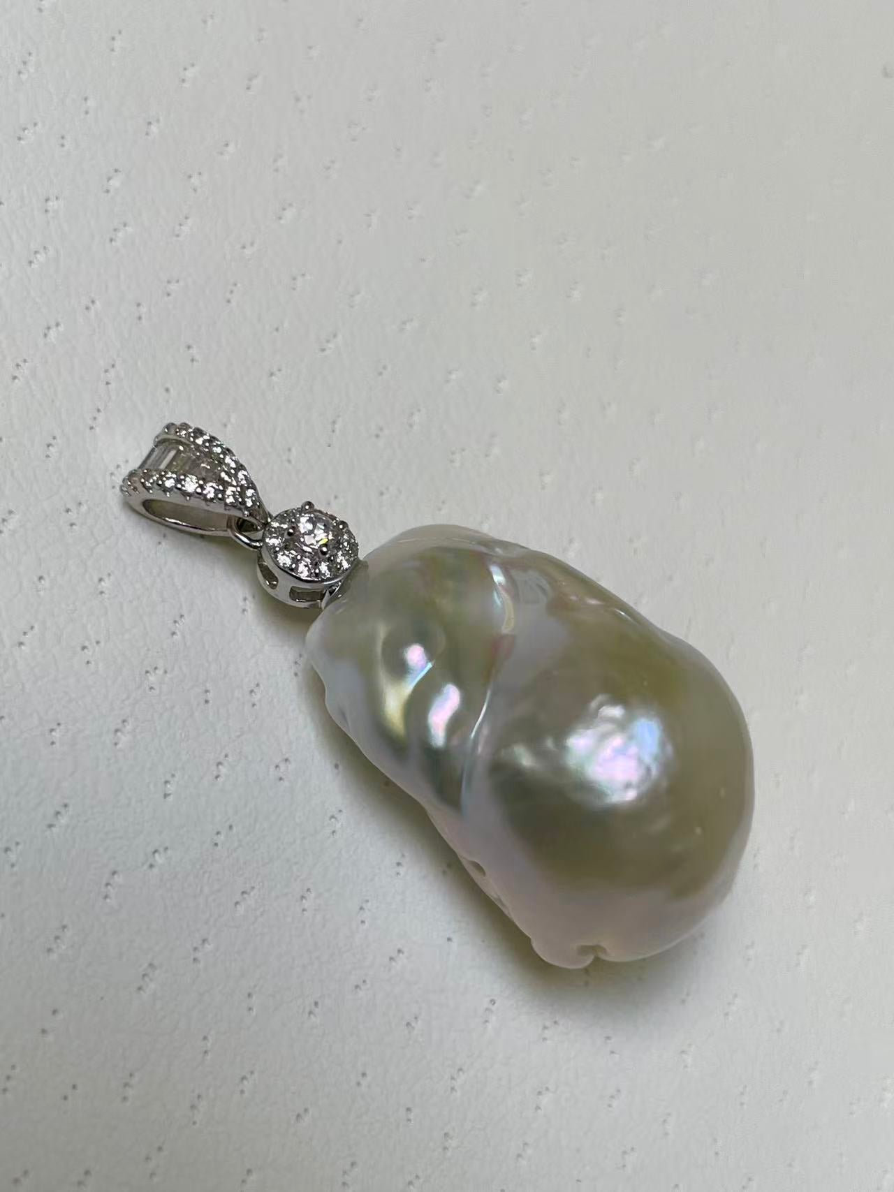 白色巴洛克珍珠吊坠 | 14×14×25mm · 厚珍珠层 · 强光泽 · S925 纯银 · 锆石瓜形吊坠（不含链子）