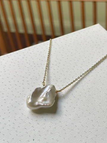 White Baroque Pearl Pendant Necklace | 5×19×23mm · Gold-Plated Chain