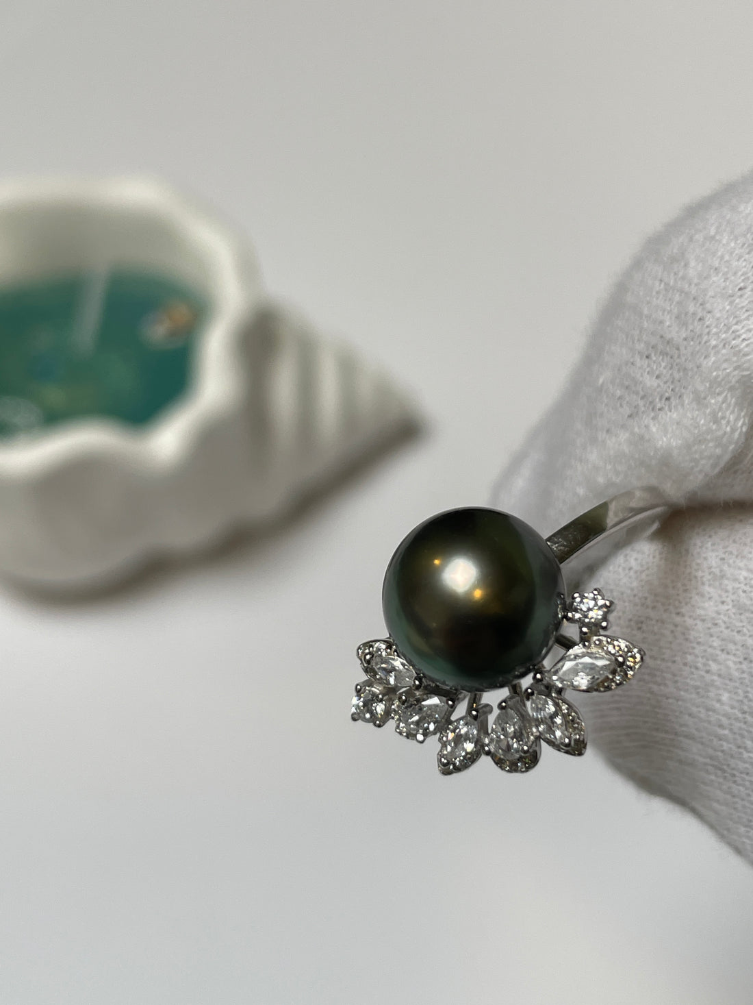 Tahitian Black Pearl Ring | 10–11mm · Peacock Green Overtone · Round · Zircon-Set 925 Sterling Silver