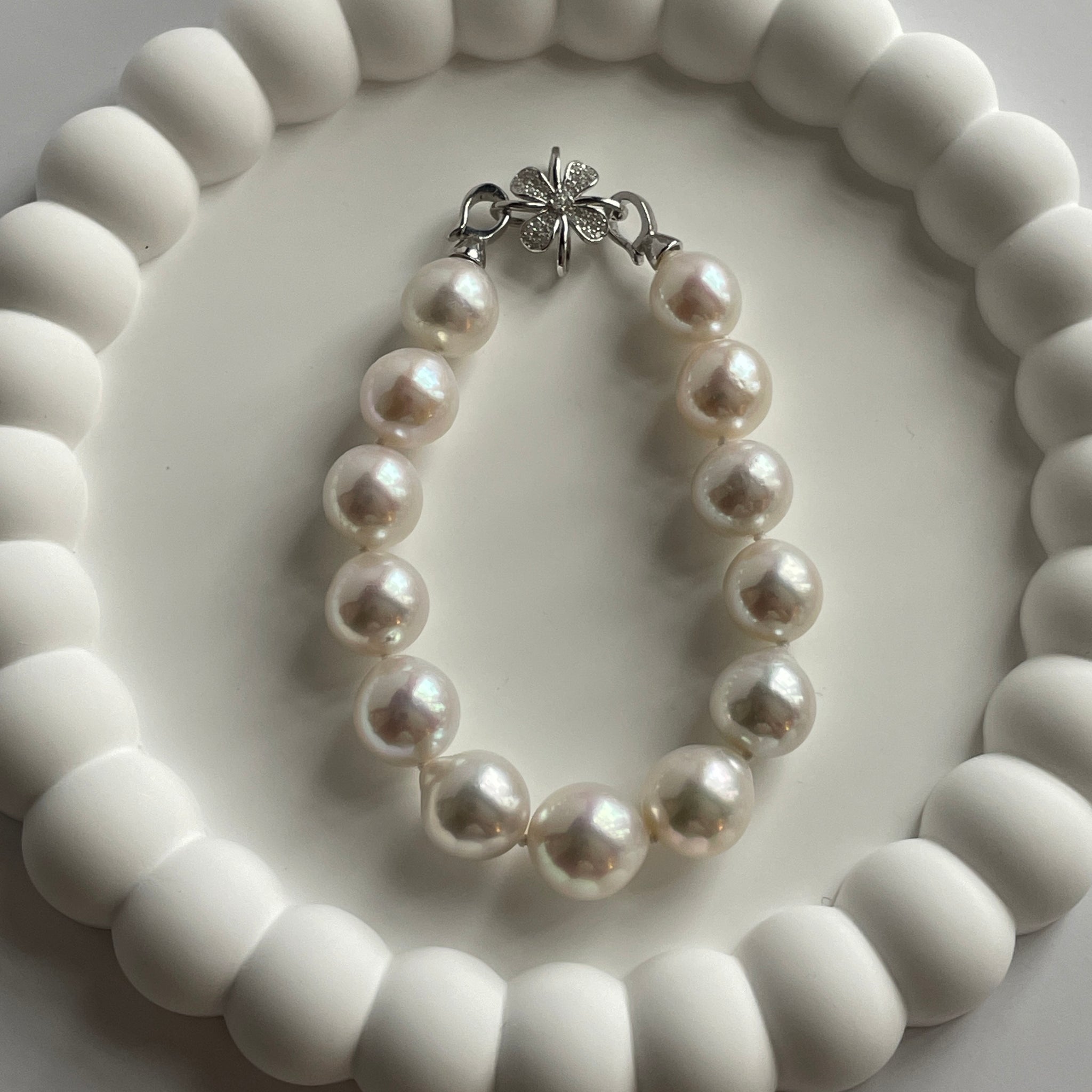 Freshwater Pearl Bracelet | 10–12mm · Bright White · Near-Flawless · Flower-Shaped Silver Clasp · 18.8cm Length