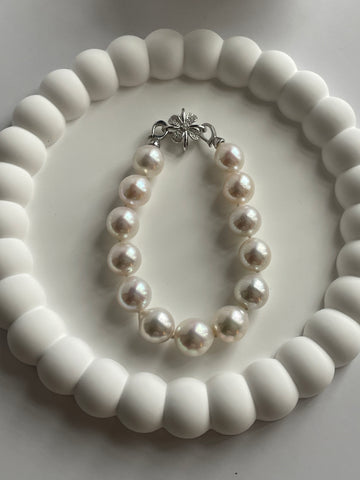 Freshwater Pearl Bracelet | 10–12mm · Bright White · Near-Flawless · Flower-Shaped Silver Clasp · 18.8cm Length