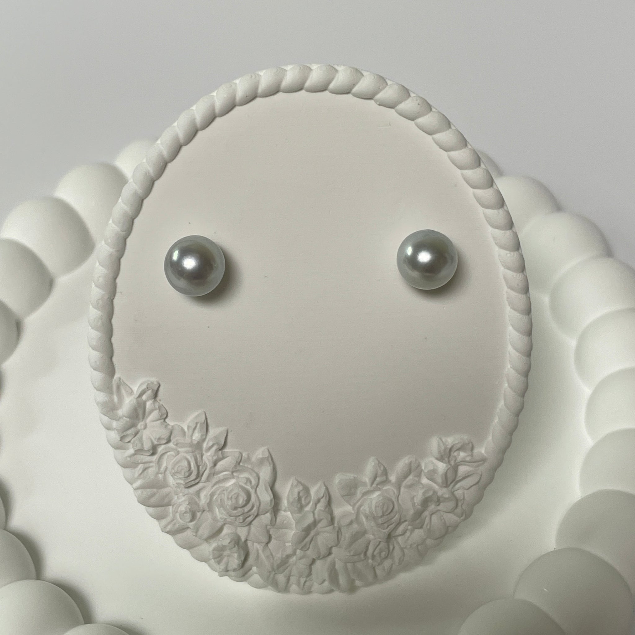 Akoya Pearl Stud Earrings | 8.4–8.5mm · Round · Silver-Gray with Peacock Overtone · 18K White Gold