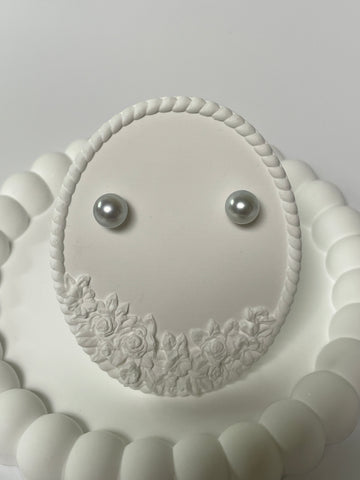 Akoya Pearl Stud Earrings | 8.4–8.5mm · Round · Silver-Gray with Peacock Overtone · 18K White Gold